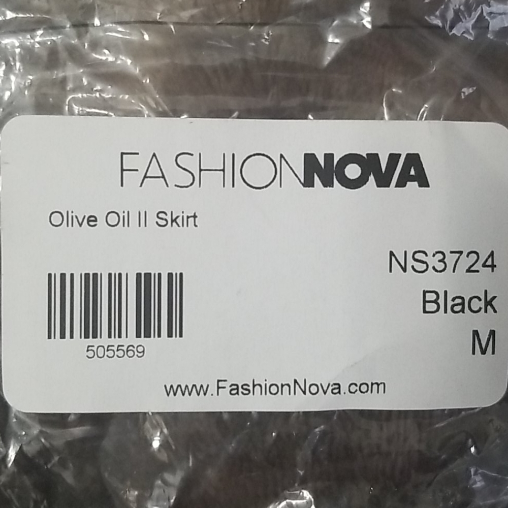 Fashion Nova "Olive oil ll skirt"  size M. BLACK